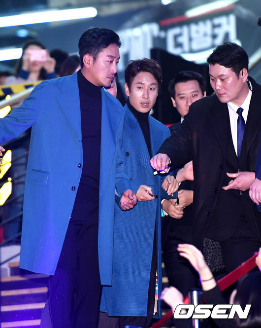 Actor Ha Jung-woo and Lee Sun Gyun attend the movie PMC: The Bunker Red Carpet & Mini Showcase at Megabox COEX in Seoul, Seoul on the afternoon of the 20th.