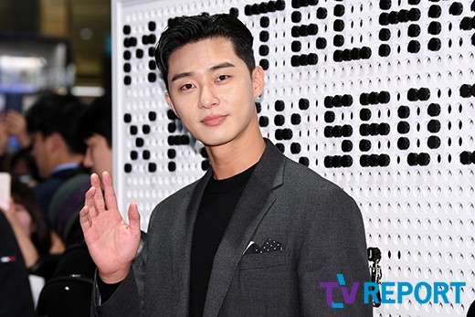 Actor Park Seo-joon is gaining popularity in domestic and overseas AD systems.On the 20th, Korea Broadcasting AD Promotion Corporation (Kovaco) announced that Park Seo-joon was selected as the favorite model for consumers this year.The first place in the 2018 Consumer Behavior Survey conducted in Kobacoto take the .In fact, Park Seo-joon proved the power of the Korean Wave in Korea and abroad with the TVN entertainment program Yoon Restaurant Season 2 (hereinafter referred to as Yoon Restaurant 2) and the TVN tree drama Why is Secretary Kim?Since January, there have been about 20 ADs released on the ground and online as well as TVAD, and there have been ongoing discussions on re-contracting and new domestic and overseas contracts.In recent years, with the signing of a new contract for Filipino apparel AD, it has been active as a global model of various brands in Vietnam and China.The reason why Park Seo-joon is preferred in the AD system, which uses the star who is favored by the wide age group regardless of age and generation as Model is that it is the icon of healthy youth.Following the sincerity and affectionate charm proved through Yoon Restaurant 2, the outstanding performance and stardom recognized in the films Youth Police, Ssam, My Way and Why Secretary Kim Will Do It is evaluated as a foundation that captures not only women but also young men.Park Seo-joons unique and healthy image plays a big role in enhancing the value of the brand, said an AD official. It is considered to be the top model preferred by AD stocks because of the active activity that goes beyond the screen and the CRT.Chungmuro ​​and the love call of the broadcaster toward Park Seo-joon, which has gained popularity in the romantic comedy genre enough to get modifiers such as Loco bulldozer and National Young Han Nam, are also as hot as AD.Despite being filming the movie, he is receiving a love call from star directors. He is also raising expectations for his next film after catching a box office guarantee check Park Seo-joon.Meanwhile, Park Seo-joon is active as a global AD model of various brands such as finance, communication, mens wear, sports apparel, cosmetics, dining out and beverages.It is currently filming the movie Lion, which is scheduled to open in 2019.