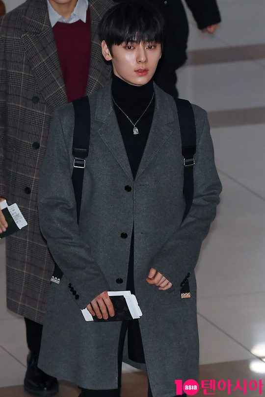 <p>Group Wanna One Hwang Min-hyun this overseas schedule to attend the tea 21 afternoon Gimpo International Airport via Japan with Departure.</p>