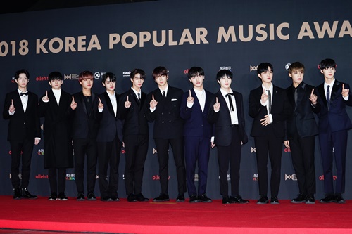 honorGroup Wanna One held the grand prize trophy in their arms at the 2018 KPMA.Wanna One is a four-princess who has won the OleTV Best The Artist Award, Popular Award, Bonus Award, and GaAwardsI achieved my achievement.The 2018 Korea Popular Music Awards (hereinafter referred to as 2018 KPMA) was held at KINTEX in Ilsan, Goyang, Gyeonggi Province on the afternoon of the 20th, with Super Junior Lee Teuk and actor Jin Se-yeon taking charge.The 2018 KPMA, which was held for the first time this year, is an awards ceremony co-hosted by popular music organizations such as the Korean Singer Association, the Korea Entertainment Producers Association and the Korea Music Industry Association.The awards ceremony was attended by NCT 127, Kwon Byung-ho, The Boyz, REDVelvet, Roy Kim, Mamamu, Momo Land, Ben, BtoB, Love, Simon Dominic, Sean, Super Junior, (girl) children, Oh My Girl, Wanna One, Jang Deok-cheol, Cheongha, Tae Jin-ah & Gangnam District, A variety of musicians, including Pentagon, attended the festival.The 2018 KPMA centre was by far Wanna One.Wanna One has won the Ole TV Best The Artist Award, the Popular Award, the Grand Prize, and the Grand Prize, the Grand Prize,It proved to be hot popularity.I started with the Rookie of the Year and got a lot of love in a short period of time, and as a result I got the prize.I am really grateful to Wanna One, who was a blank paper, for our Wannable, who filled it with love. Wanna One also co-awarded EXO and the popular award.I know that Wanna One suffers a lot and loves a lot from the side, said Han Sung-woon, who expressed his unusual affection for the fan, saying, Thank you for the award that Wannable made.Wanna One was awarded the Awards, and TWICE and BTS were awarded the album awards respectively.TWICE and BTS did not attend the awards ceremony on schedule, but they showed up through the video and cheered the crowd.The honor of the Rookie of the Year award, which is only once in its life, went to The Boyz and (the girls) children.(Women) children expressed their aspirations to work harder and listen to good music, and The Boyz said, I am so grateful to all those who have given me more than just imagination.It is not easy to like someone in a busy daily life, but thank you Derby people who always support me. The group dance prize went to REDVelvet, who tried to make intense transforms every time he made a comeback.Leader Irene said, I have been able to show various performances in my comeback several times this year, and I am grateful to receive this award.I will repay you with great performance next year. BtoB won the ballad award for I miss you and enjoyed the joy of holding the trophy in his arms.I am honored to be present at the first awards ceremony and receive the prize. I will try to repay it with better music in the future.Our melody really loves, said the awards.Im really honored to be awarded twice at the awards ceremony, and I dont know when all the BtoB members will be able to get together, but I hope youll wait until then, Pniel said.Sean, who resonated with the Lee Jin-hyuk back home, held the Indy Award in his arms. I wrote down my feelings because it is not common to stand in front of many people.Lee Jin-hyuk back home is the biggest love of my handmade songs, so it is meaningful.I hope that many friends of the underground will listen to good music in the future. Tae Jin-ah and Gangnam District have won the Trot Award.He shouted his trademark Ok Kyung-ah, I love you! And said, Thank you for sending a lot of love to Wanna One in 2018.Wanna One Love! And received the cheers of the crowd.The show was also a show of the 2018 KPMA, especially Momo Land, which was a Christmas-like RED and black costume.Especially, Momos unique powerful stage manners received enthusiastic cheers from the crowd.REDVelvet also showed a refreshing performance that blends with plump images, making the group dance awards come true.The 2018 KPMA Awards list.▲ GaAwards - Wanna One▲ Music Awards - TWICE▲ Album Award - BTS▲ Mamamu, Ohma Girl, Roy Kim, Jang Duk Chul, NCT 127, Momo Land, BtoB, REDVelvet, TWICE, Wanna One, BTS▲ Thank you to You - Cho Yong-pil▲ Hallyu Performance Award - Super Junior▲ Rookie of the Year - The Boyz, (girl) children▲ Solo Dance Award - Cheongha▲ Group Dance Award - REDVelvet▲ Ole TV Best The Artist - Wanna One▲ Popular Award - Wanna One, EXO▲ Indie in genre - Sean▲ Hip-hop in genre - Love, Simon Dominic▲ Trot Division in Genre - Tae Jin-ah & Gangnam District, Hong Jin Young▲ OST in genre - Ben I can not go▲ Ballads in the genre - BtoB▲ R & B in genre - Urban Zakapa▲ Actual performance of public performance - Kwon Byung-ho▲ Public singing performance award - Pentagon