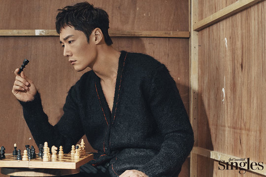 Choi Jin-hyuk has asked for his expectation of the Empress I Musici.Fashion magazine Singles released a masculine picture of actor Choi Jin-hyuk, who is well received as a secret character Na Wang-sik in SBS drama Empress I Musici on December 21st.In this picture, actor Choi Jin-hyuk showed a hot masculine beauty by overwhelming the camera with deeper eyes and emotional lines.SBS drama Empress I Musici is ranked # 1 in the overall tree drama ratings and is loved by viewers.Actor Choi Jin-hyuk said, I was originally offered a different role as a decisive moment to choose Nawang Sik.But strangely, the royal food was more attracted to the Character, and I was attracted to fighting against the forces of evil. As actors are evaluated as filmography, it is important to choose works. Actor Choi Jin-hyuk said, I look thoroughly into the public eye.It is important to have fun when I read the scenario rather than the role that I look outstanding and cool. The power to move Nawangsik is revenge. Choi Jin-hyuk said, Even if I do not want to try, challenging is the driving force that moves me.If you decide to do anything, you will try to do your best without looking back. I do not want to regret that you will do harder when you monitor it. Actor Choi Jin-hyuk, who is celebrating his 13th year debut this year, said, I am acting well. I have never thought about it.I think it is the actors ability to make any ambassador or acting my way. Personally, I like Lee Byung-huns acting.It is not acting, but it seems like it is just like him. The drama Empress I Musici, which is in high ratings, will run at the peak of the drama with a full-fledged revenge of Na Wang-sik.Choi Jin-hyuk also said, I hope viewers will expect the full-scale revenge drama to be drawn. Coach Joo Dong-min is always the No. 4 hitter.Hes talking about Hidden Card, he said.emigration site