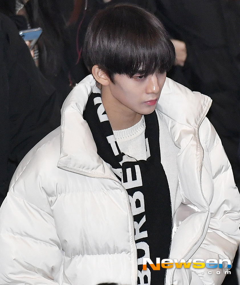 <p>Singer Wanna One Bae Jin Young, this 12 21, the afternoon abroad a certain car in Seoul Gangseo Gimpo International Airport via Japan into China.</p>