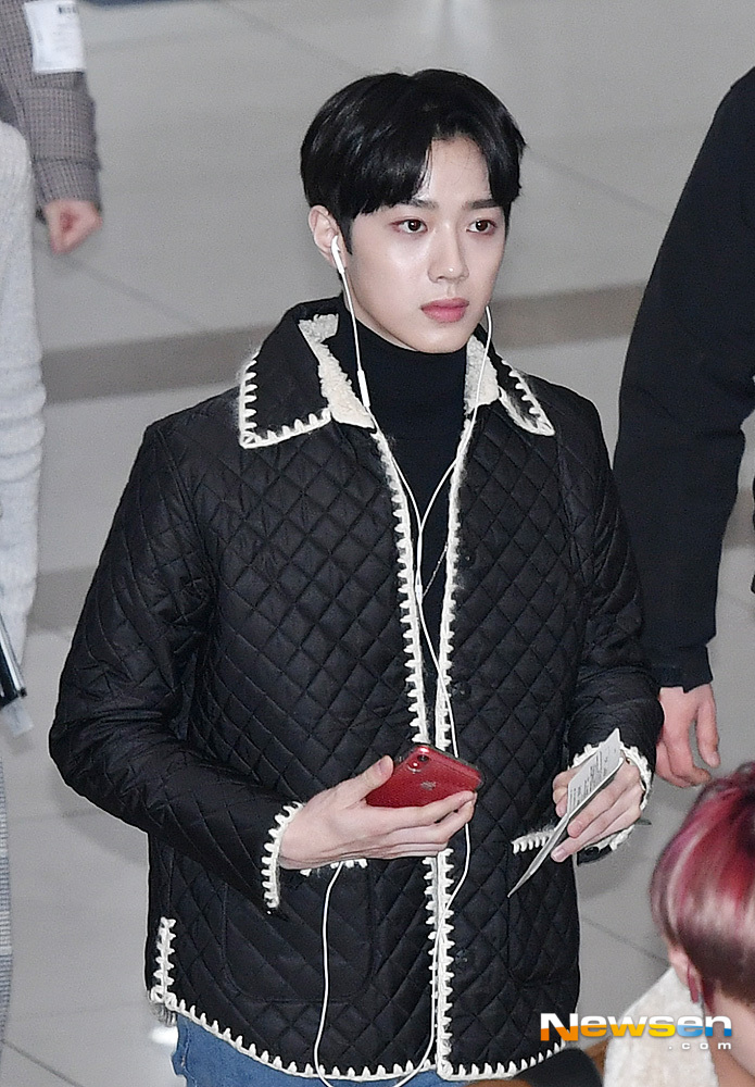 <p>Singer Wanna One Lai Kuan-lin 12 21 afternoon abroad a certain car in Seoul Gangseo Gimpo International Airport via Japan with Departure.</p>