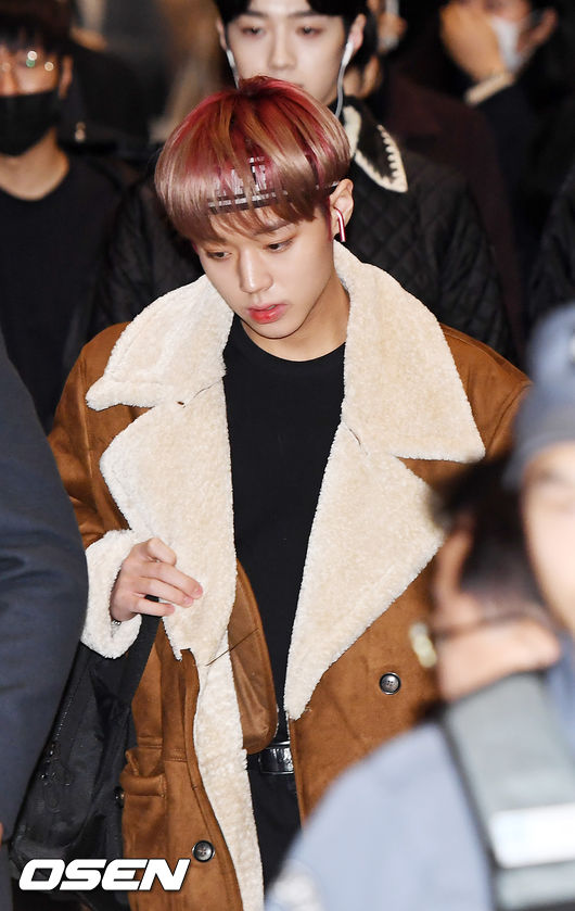 <p> Wanna One Park Jihoon the members with 21 days afternoon abroad a certain car in Seoul Gangseo Gimpo International Airport via Japan with Departure. /</p>