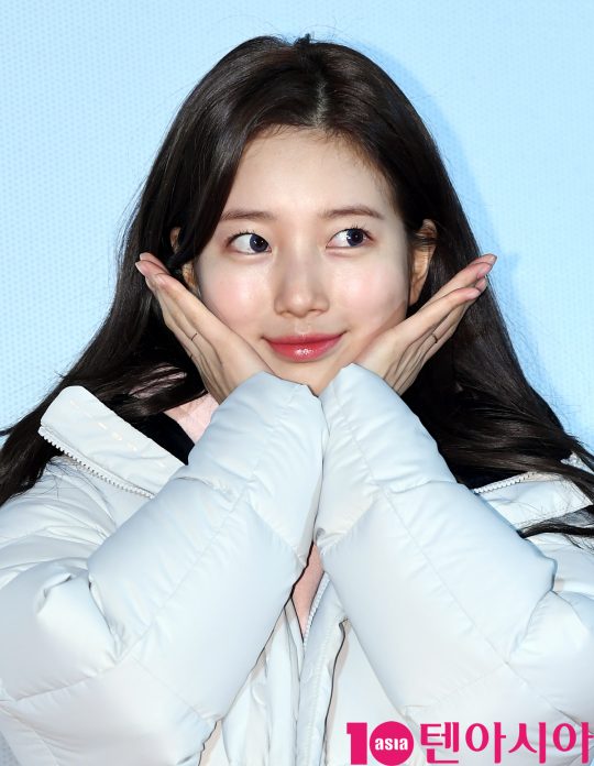 Actor Bae Suzy poses at the Bae Suzy Fan signing event held at Lotte Cinema Avenue in Jung-gu, Seoul on the afternoon of the 22nd.