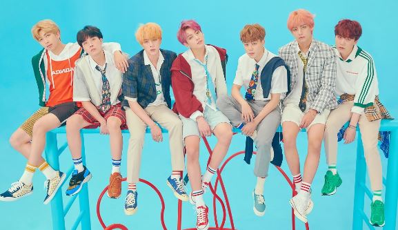 Major music media outlets, including Billboards and Rolling Stone, have highlighted the performance recorded by BTS in 2018.Billboards picked the most notable record of 2018 for the LOVE YOURSELF Tear released by BTS this year and the two albums of LOVE YOURSELF Answer in the article Chart Records of the Year on the 18th (local time).Earlier, Billboards reported on the 17th that BTS breaks down the wall of genre while Kpop expands its influence around the world.Billboards mentioned the year-end settlement chart, which was the first and best record for the Korean Singer by BTS, saying, BTS has surpassed the Kpop genre.It has grown rapidly on the Billboards major charts in a way that Korea Singer has not shown in the past.BTS is the first Korean group to be named on the social 50 chart, he said. BTSs achievements are increasing interest in Kpop artists and music activities, and Kpop will help them grow healthy.Rolling Stone also announced on the 14th that it selected Best Pop Albums of the Year 20 (20 Best Pop Albums of 2018) and Best Songs 50 of the Year (50 Best Songs of 2018).BTS LOVE YOURSELF Tear and title song FAKE LOVE were the only Korean singers to rank.Rolling Stone said, BTS album has more than the best grades.The FAKE LOVE has set a new record for the Kpop group through language barriers in the United States of Americas popular music market, he said. The FAKE LOVE has shown everything they can do without putting down their language and style.In addition, the New York Times Best Song 65 of the Year (The 65 Best Songs of 2018) included LOVE YOURSELFs Tear title song FAKE LOVE and intro song Singularity