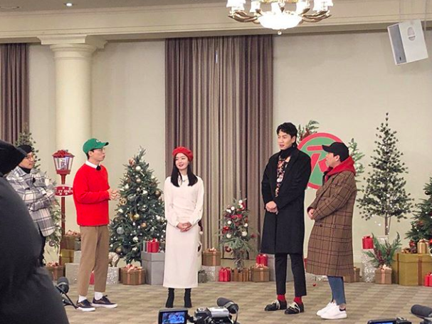 <p> Actress Han Sunhwa Running Man appearances.</p><p>Han Sunhwa is 22 - The Running Man back. Merry Christmas #tomorrow Christmas special editionBonbangsasuwith the photo published.</p><p>The revealed picture, Han Sunhwa is SBS Running Man members in the recording. Red Hat in a white One Piece dress is Han Sunhwa of pure charm remarkable.</p><p>This Running Man Christmas special in the Han Sunhwa in addition to Michael Bublé, the Holy Hoon, Park, Jeon Hye-Bin, swimming ... 23 broadcast. [Photo] Han Sunhwa Instagram</p><p> Han Sunhwa Instagram</p>