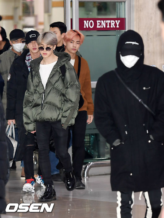 <p> 22, BTS(BTS) members of the Japan Open in Love Without Love (Live at Summer Vacation/08 Chugai Travel, and Seoul Gangseo Gimpo International Airport through the Entrance. /</p>