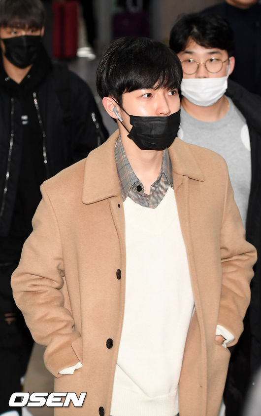 Wanna One Kim Jae-hwan is performing Entrance through Gimpo International Airport in Gangseo-gu, Seoul after finishing fan signing and high touch events in Japan with members on the 22nd.