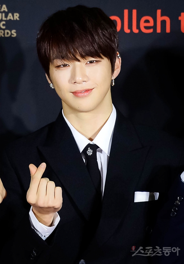 <p>Group Wanna One Kang Daniel this Idol Chart ranking ranking in 39 consecutive weeks top hit.</p><p>Idol Chart 12 monthly 2 Parking rate ranking in the Kang, Daniel 50044 part of receiving top votes in the name of this year. By this Kang Daniel is the top continuous record 39 weeks increased.</p><p>This Jimin(BTS, 39654), each(BTS, 26842), Jungkook(BTS, 10561), storage(Wanna One, 8689), Ha Sung-woon(Wanna One, 8550 people), Park JI Hoon(Wanna One, 5588 people), and Sakura(Aizu, 4551), Woo-Jin Park(Wanna One, 4234 people), yellow people(Wanna One, 4225 people) etc the higher the number of votes recorded.</p><p>12 on 2 car idol, car in the eating of the God to only the idol?This POLL even with the vote proceeded. The corresponding survey in Wanna One of Ha Sung-woon, this is the most many a table 636 votes received 1 climbed on top and BTSs Jin 584 Table 2 and climbed on top. # 3 bright(33 votes), # 4 Yun both standard(32 votes), 5 for benefits(13 votes)were.</p>