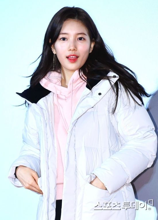 Actor Bae Suzy poses at the Fan signing event held at Lotte Cinema Avenue in Jung-gu, Seoul on the afternoon of the 22nd. December 22, 2018.