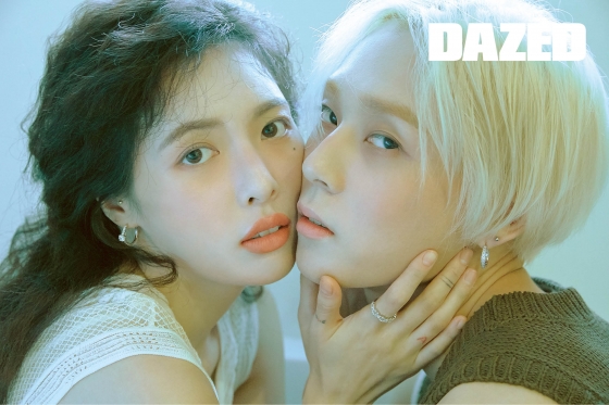 Public couple Hyuna and Hyojong have released a picture full of love.Hyojong and Hyojong completed a lovely Jewelry couple picture with each others faces in the January issue of Magazine Days released on the 22nd.This picture was held in Paris, and it is reminiscent of a scene in a romantic movie that blends Paris dreamy atmosphere with their own lovely style.I feel the sweet affection of the two, such as a lovely figure holding hands in front of a window full of warm sunshine, exchanging each others eyes and a playful smile, in the picture.