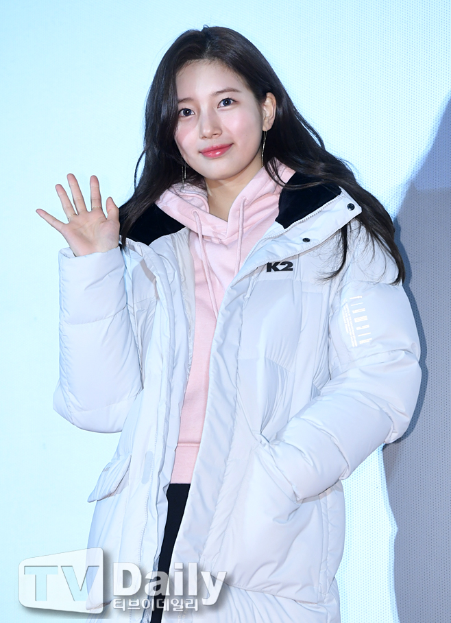 Actor Bae Suzy attends the Fan signing event held at Lotte Cinema in Myeong-dong, Jung-gu, Seoul on the afternoon of the 22nd.Bae Suzy Fan signing event