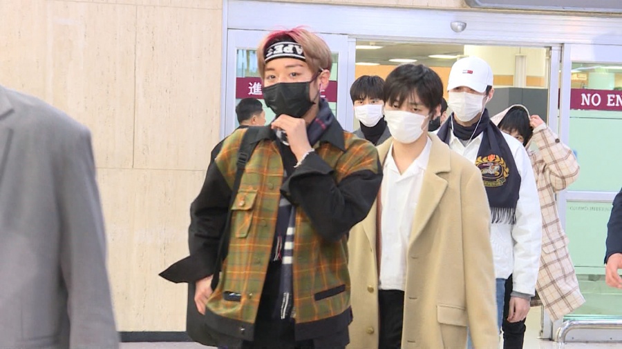On the afternoon of the 22nd, Wanna One (Kang Daniel, Park Jihoon, Lee Dae-hwi, Kim Jae-hwan, Ong Sung-woo, Park Woo-jin, Lai Kuan-lin, Yoon Ji-sung, Hwang Min-hyun, Bae Jin-young and Ha Sung-woon) arrived through Gimpo International Airport.