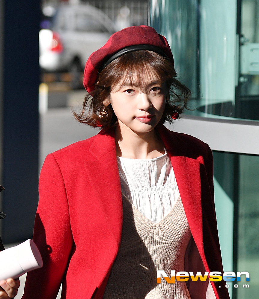 Actor Jung So-min is entering the Mok-dong distinct SBS office in Yangcheon-gu, Seoul to record SBS Power FM Dooshi Escape Cult show on December 24th.useful stock