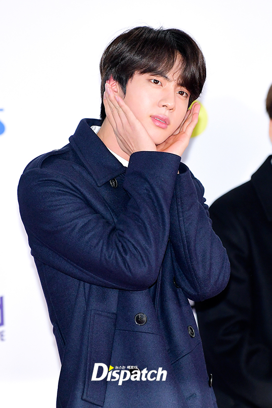 Beagle Me Full Charging...Jin and Jungkook, all-time cute 2018 SBS Gayo Daejeon was held at Gocheok Sky Dome in Gocheok-dong, Guro-gu, Seoul on the afternoon of the 25th.BTS Jean and Jungkook had a photo time with a clear pose on the day, capturing their attention with a beagle-charming smile.Meanwhile, 2018 SBS Song Daejeon will be held under the theme of THE WAVE, including BTS, Wanna One, Seventeen, EXO, Red Velvet, WINNER, Apex, Stern, Monster X, NCT, Bituby, Twice, Black Pink, Mamamu, Momo Land, GFriend and GOT7 Minda.Pose is decalcomani.World Wide Guiyomi.The youngest flower smile.