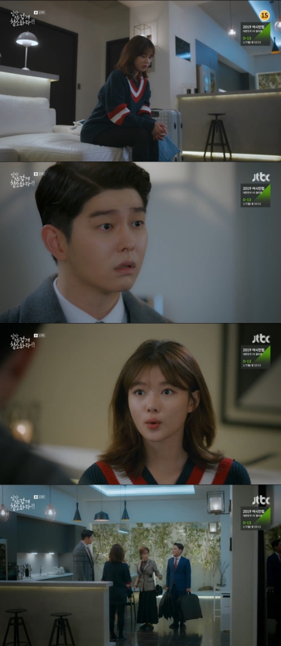 Kim Yoo-jung, a Ilte-Cheong, moved into Yoon Kyun-sangs House.JTBCs Once Clean Hot broadcast on the 25th depicted Gil Osol (Kim Yoo-jung), who moved into Jang Seon-gyeols House.Gil Osol, who was offered to enter the House of Jang Seon-gyeol by Kwon secretary (Yoo Seon), and live as a resident assistant, eventually entered the House of Jang Seon-gyeol.Gil Osol said, I am Gil Osol who has been working at the representatives House since today.I would like to ask you well. Jang said, What is it? Why is Gil Osol here? What is this bag? Gil Osol explained, I have been working as a new helper since today. Jang Seon-gyeol asked, This is my House. I do not use that helper.Gilosol said, Yes. Then share the rest with Kwon.However, Jang Seon-jung called Gil Osol, saying, Lets talk. Jang Seon-jung said, Whenever I quit my company at will, I will always do it again.How have you been? I was wondering if this was the time to ask you this question. I cant even get in touch...But suddenly Cha Mae-hwa (Kim Hye-eun) appeared at home and was in a new phase. Cha Mae-hwa asked Gil O-sol to leave the House immediately, and O-sol said, I cant.In the end, the first decision left the House and headed for the hotel, saying, I will go.Photo = JTBC Broadcasting Screen
