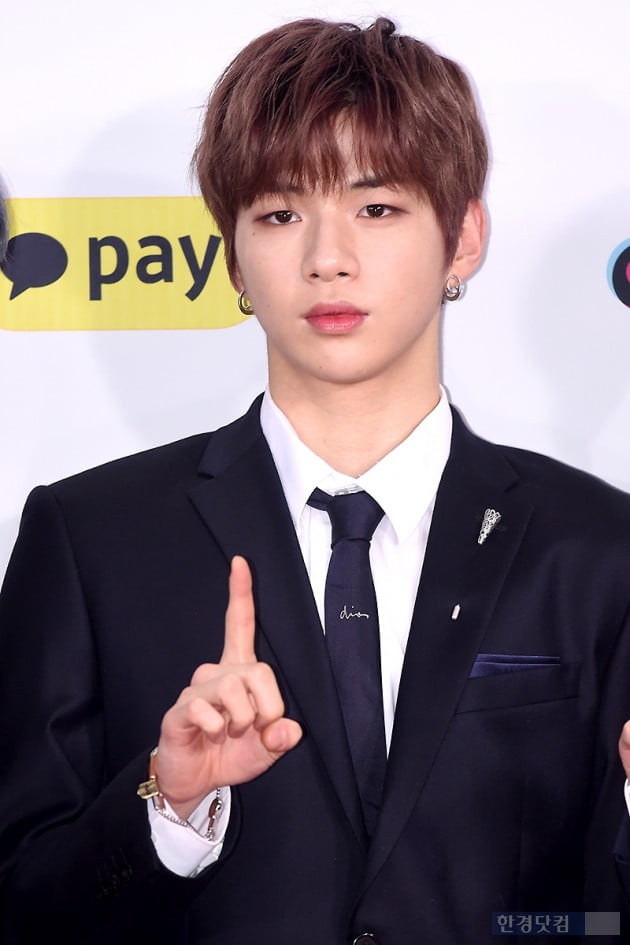 Group Wanna One Kang Daniel attended the red carpet event of 2018 SBS Song Daejeon held at Gocheok Sky Dome in Gocheok-dong, Seoul on the afternoon of the 25th.
