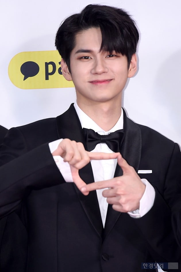 Group Wanna One Ong Seong-wu attended the red carpet event of 2018 SBS Song Daejeon held at Gocheok Sky Dome in Gocheok-dong, Seoul on the afternoon of the 25th.