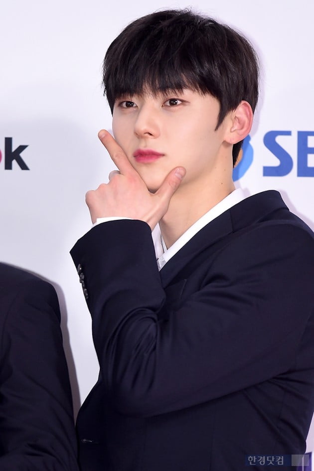 Group Wanna One Hwang Min-hyun attended the red carpet event of 2018 SBS Song Daejeon held at Gocheok Sky Dome in Gocheok-dong, Seoul on the afternoon of the 25th.
