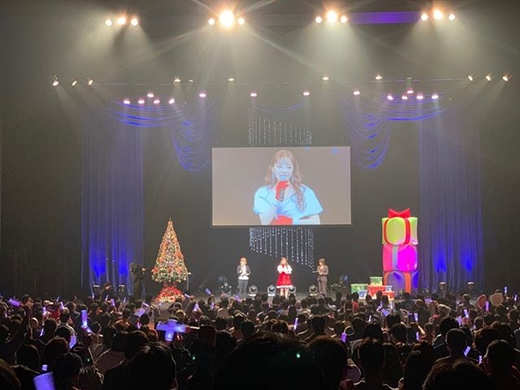 Singer Goo Hara has unveiled the scene of Japan fan meeting.Goo Hara released a fan meeting photo on Japan on the 26th on Instagram.Its a certification shot taken by Goo Hara in Santa costume with fans, who painted hearts on the photo and expressed affection.The previous photos and videos are performing at the time of fan meeting, singing Wild announced by Japan.Goo Hara, who also added the Japanese word thank you and thanked fans.Goo Hara, who resumed his first official activity after a controversy with his ex-boyfriend, was reported to have shed tears while reading a letter saying I am sorry to worry at the scene.