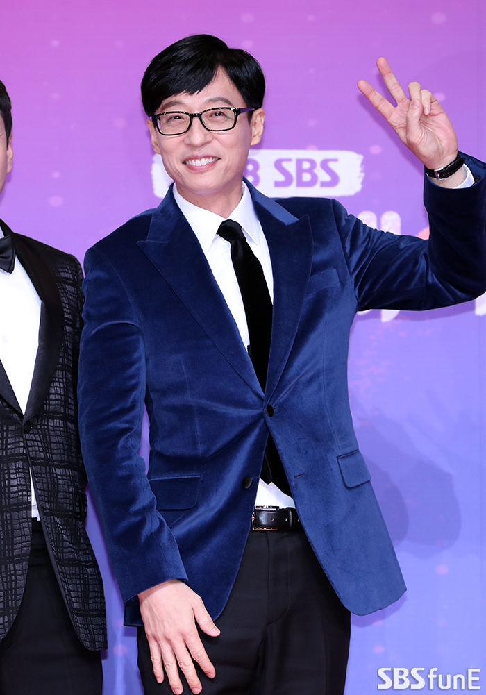 Yoo Jae-Suk of Running Man has a photo time at the 2018 SBS Entertainment Grand Prize photo wall event held at SBS Prism Tower in Sangam-dong, Mapo-gu, Seoul on the afternoon of the 28th.