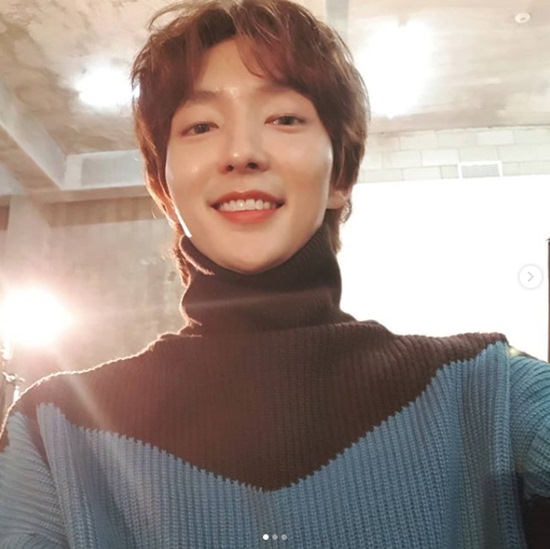 Actor Lee Joon-gi greeted with a refreshing smile.Lee Joon-gi posted photos, videos, etc. on his Instagram on the 28th, along with the article Hello, Ooh ~ Flu Be careful, it is cold.Lee Joon-gi in the open photo is smiling while taking a selfie in the studio that seems to be preparing to shoot.Lee Joon-gi in another video shows the studio scene and smiles and attracts attention.Meanwhile, Lee Joon-gi appeared in the TVN drama Unlawful Lawyer which ended in July.Photo: Lee Joon-gi SNS