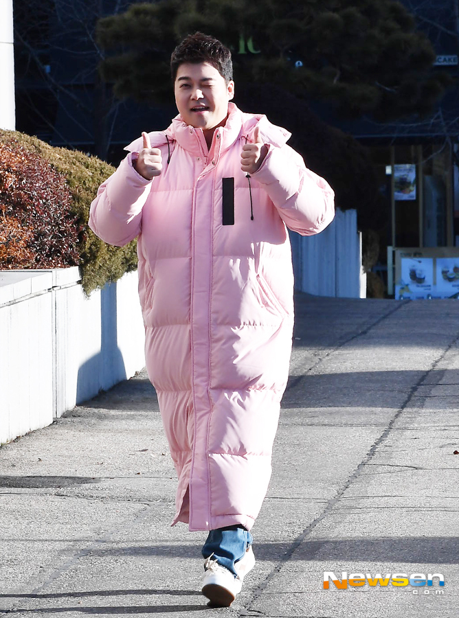 KBS 2TV Happy Together Season 4 recording was held at the KBS annex in Yeouido-dong, Yeongdeungpo-gu, Seoul on the morning of December 29.Jun Hyun-moo poses on the day.Lee Jae-ha