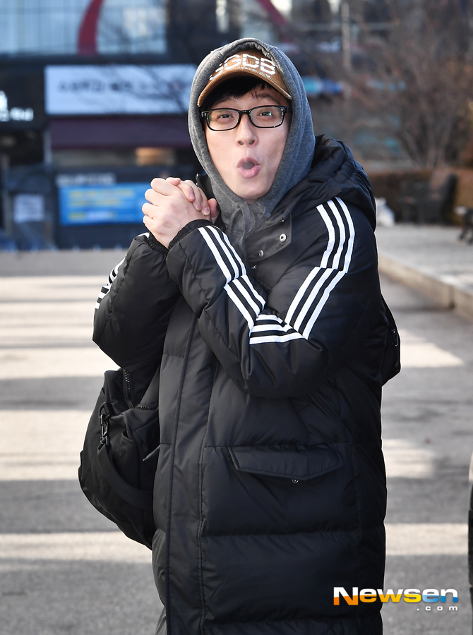 KBS 2TV Happy Together Season 4 recording was held at KBS annex in Yeouido-dong, Yeongdeungpo-gu, Seoul on the morning of December 29th.Yoo Jae-Suk poses on the day.