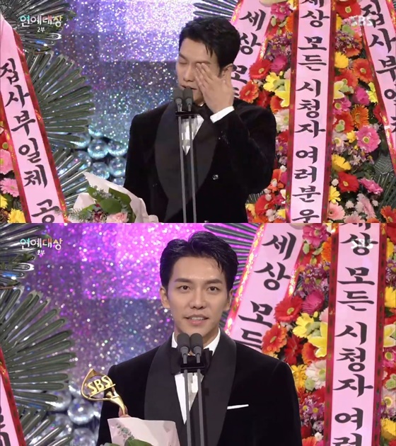 The 2018 SBS Entertainment Awards were held at the SBS prism tower in Sangam-dong, Seoul on the afternoon of the 28th. The comedian Park Soo-hong, actor Han Go-eun and singer Kim Jong-guk took MC.This year, SBS entertainment has gained high ratings and popularity, and SBS did not select the candidates separately, and all SBS programs and performers were candidates.It was expected that all the programs and cast members would be candidates for the contest.He said, The seniors like Giraseong, Kang Ho-dong, who will be watching on TV.I wonder if what I learned over their shoulders and what I learned while broadcasting together gave me a lot of hard flesh, so I could not come here (I think).This award is not my ability, but the best masters who appeared in All The Butlers. It seems to be more meaningful because it is a weighty award because the viewers of All The Butlers impressed me with all the years, philosophy and beliefs of life they have lived.It is the first time for a single target. It seems that everyones ball is the biggest thing that can be loved in a year. Lee Seung-gi served a year and nine months of military service last November and was discharged from the military.He was expected to continue his singer career, but his choice was SBS entertainment program All The Butlers.Lee Seung-gi showed off her dedication in All The Butlers, looking motivated.All The Butlers member Yun, Yang Se-hyung, and Yang Sung-jae overcame the awkwardness and showed a sticky friendship like family and brother.In 2019, Lee Seung-gi is expected to play a role through All The Butlers.