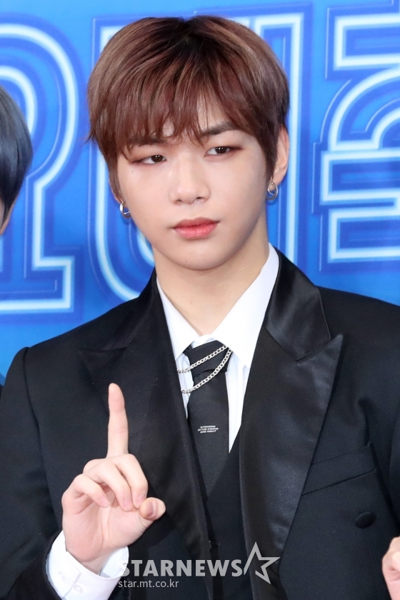 <p>Group Wanna One of Kang Daniel this Idol Chart rate ranking from 40 consecutive weeks top hit.</p><p>Idol Chart 12 on 3 car ratings rankings in a Kang, Daniel 55,915 peoples participation received the most votes. Kang, Daniel 40 consecutive weeks top record.</p><p>Kang Daniel behind Jimin(BTS 40,585 people), Frankfurt(BTS 27,869 persons), Jung Kook(BTS 11,886 people), Storage(Wanna One 9,556 persons), who(Wanna One 9,127 persons), Park JI Hoon(Wanna One 5,744 people), and Sakura(Izone 4,784 people), night if you(Wanna One 4,571 people), yellow people(Wanna One 3,769 people) etc the higher the number of votes recorded.</p><p>Star for a crush to find the like in too Kang Daniel the most votes acquired. Kang Daniel is one week 11,170 dog likes receiving the most votes.</p><p>Followed Jimin(BTS 6,872 pieces), Dresden(BTS 6,027), Jung Kook(BTS 2,522), who(Wanna One 2,468), line pipe(Wanna One 2,088), and Sakura(Izone 1,475), Park JI Hoon(Wanna One 1,397), group Wanna One(1,154), Nebula(978) including high votes recorded.</p><p>Meanwhile 12 month 2 car idol, car in Christmas with the want to spend?This POLL even with the vote proceeded.</p><p>The corresponding questionnaire in a total of 1,919 employees participated, and the BTS of each is a whopping 83%(1,703)of the overwhelming vote ratio of 1 and climbed on top.</p><p>In addition, the candidate They Wanna One of the night clubs 6%(120 people), new East W JR 3%(55 people), black pink of the 1%(14 people), 1%(11 people)of the votes recorded, and the red velvet of the sleeves(9) Izone of Miya and Sakura(5), Exos Baek-Hyun(2)the decimal point of the vote to gain he.</p>