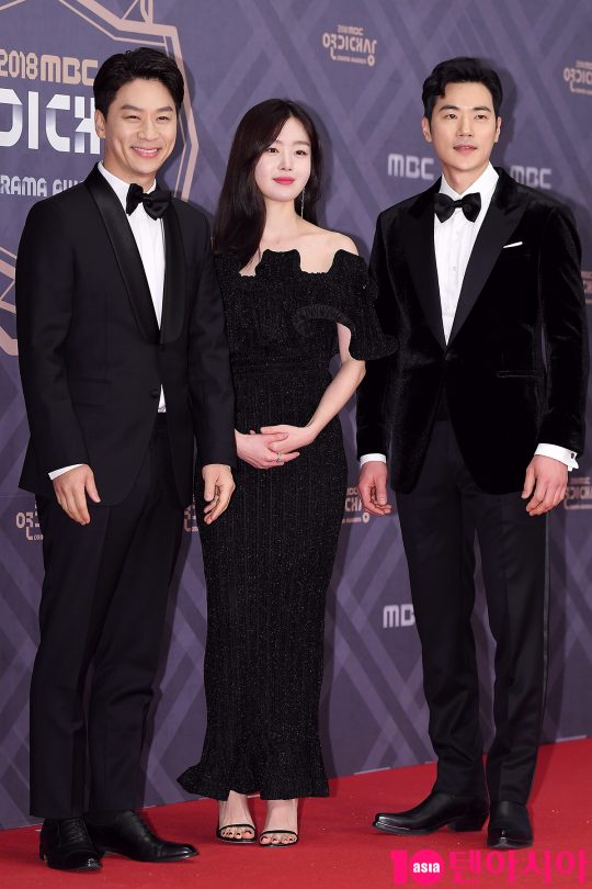 Actors Jung Sang-hoon, Han Sun-hwa and Kim Kang-woo attended the 2018 MBC Acting Awards held at MBC in Sangam-dong, Mapo-gu, Seoul on the afternoon of the 30th.