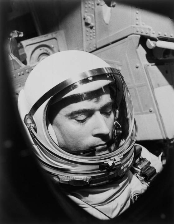 1965년 미국의 첫 2인승 위성 제미니3호를 타고 미션을 수행중인 존 영. [AP=연합뉴스]