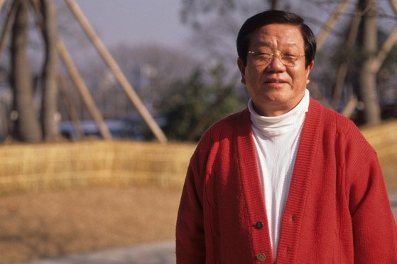 최희준은 중앙일보에 자서전 '인생은 나그네길'을 연재했다. [중앙일보]