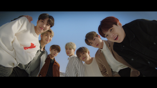 BTS (BTS), considered the top global idol star of the year, will be spectacularly decorating the last day of 2018.The AD video of Kookmin Bank Liiv, which BTS modeled on, will be released for the first time through the simple banking app Liiv (Live) at 11 am on the 31st.BTS has won the first place twice in the United States of America Billboards album chart Billboards 200 this year and has solidified its position as a world star by successfully winning the world tour.Recently, Jimins Solo song release back The Artist is breathing with fans by revealing the individuality of each member.AD officials said, In this video, the innovation of BTS, which has grown into a global The Artist, is symbolized by camera movement that expresses meru of time, space and method. It is a symbol, a 24-hour free withdrawal service of Live Convenience Store ATM that exceeds Meru of time, and a live bank pay that crosses the barrier of space. He said.