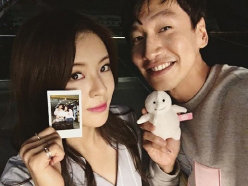 Love, which was decorated with pink...Running ManActor Lee Kwang-soo and Lee Sun-bin are in a relationship; the two are 2018The last day was painted with pink love.Lee Kwang-soo, a member of the agency King Kong by Starship, said on the morning of the 31st, Lee Kwang-soo and Lee Sun-bin are right to date.Lee Sun-bin and Lee Kwang-soo have been in love for five months, said Lee Sun-bin and Lee Kwang-soo, an official of Lee Sun-bins company, Well-Made Star.The two first made a relationship in the SBS entertainment program Running Man in 2016.Lee Kwang-soo said, I date Lee Sun-bin.We will announce our marriage. He also received Lee Sun-bin and showed subtle airflow.The two peoples thumbs that were shown on the broadcast also caused a big topic.Lee Sun-bin also appeared on MBC entertainment program Radio Star in the past, referring to Lee Kwang-soo and saying, It seems to fit me well to get a hit.But they kept their seniors and juniors, and they finally started a serious relationship only recently.Adds the blessing of Lee Sun-bin and Lee Kwang-soos fresh love and Cheerings voice, which is decorated with pink devotion on the last day of the show.