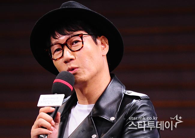 Doude Ji Suk-jin congratulated the actors Lee Kwang-soo and Lee Sun-bin.In MBC FM4Us Its Ji Suk-jin (hereinafter referred to as Doode), which was broadcast on the 31st, DJ Ji Suk-jin celebrated the slope of Running Man members.Ji Suk-jin said, I congratulate Lee Kwang-soo and Lee Sun-bin on their devotion.When asked by the announcer, Did you know Miri? Ji Suk-jin laughed, I will comment.Ji Suk-jin said, Lee Kwang-soo is very personality.Lee Sun-bin is not really a close friend, but I feel it is okay. He called Lee Sun-bin Mr.DJ Ji Suk-jin was also delighted with Haha and the third pregnancy of the star. Ji Suk-jin said, Haha has achieved my dream.I have not given birth yet, but I am a dad. I really congratulate you all. Ji Suk-jin, Haha, and Lee Kwang-soo have been together on SBS entertainment Running Man and have built a strong friendship.Actor Lee Sun-bin played Deok Hee in the movie Changwol released in October.PhotoDB, Lee Sun-bin SNS