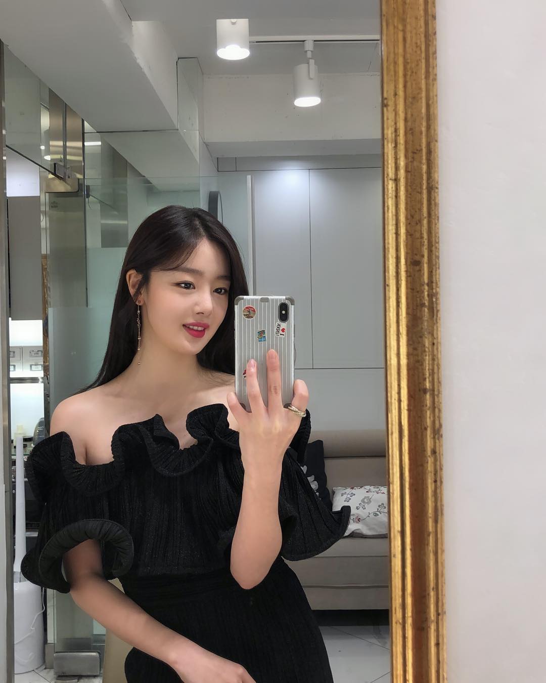 <p>31, Han Sunhwa is his Instagram through a photo of the two chapters unveiled.</p><p>The revealed picture, Han Sunhwa is a Black Panther dress on fire as the digestive and fascinating atmosphere. And are not those of pure makeup, too attracts many.</p><p>Han Sunhwa in the last 5 November in the species pool, the MBC drama Daryl husband today both starred in.</p>