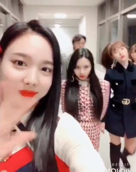 [해시태그] "2018년 안녕"..트와이스, 깜찍 셀카 대방출 | 인스티즈