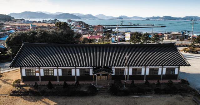 2003년 복원된 사립소안학교 교사.