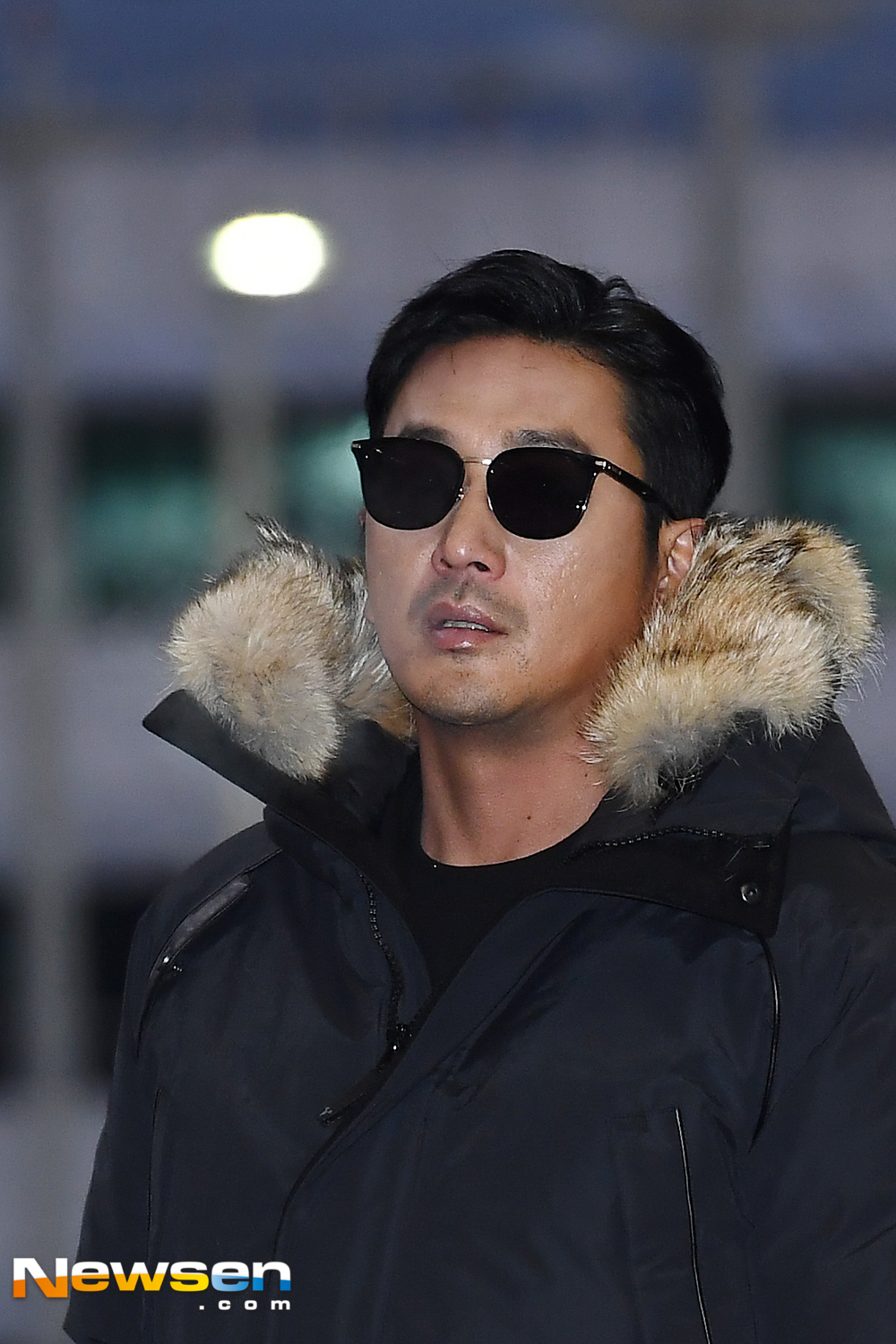 Actor Ha Jung-woo left for Taipei, Taiwan, on the morning of January 2 to attend the movie PMC: The Bunker Taiwan Promotion through Incheon International Airport in Unseo-dong, Jung-gu, Incheon.Actor Ha Jung-woo is leaving for Taipei, Taiwan, showing off airport fashion.exponential earthquake