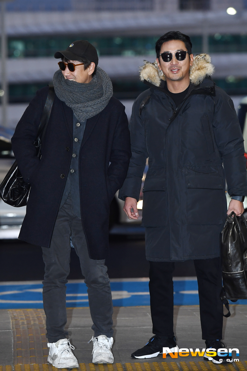 Actor Lee Sun Gyun and Ha Jung-woo left for Taiwan Taipei on January 2 at the International Airport in Unseo-dong, Jung-gu, Incheon.Actor Lee Sun Gyun and Ha Jung-woo are leaving for Taiwan Taipei, presenting airport fashion.exponential earthquake