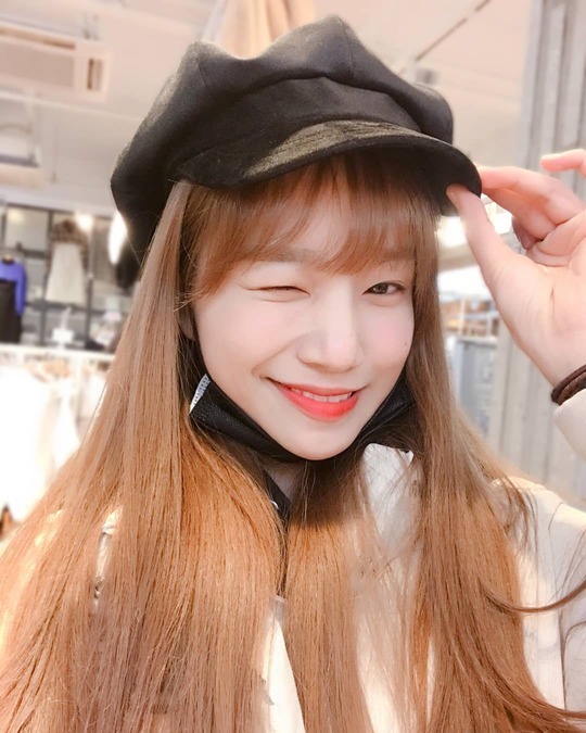 아이즈원 조유리, 모자로 뽐낸 러블리 미모[SNS컷] | 인스티즈