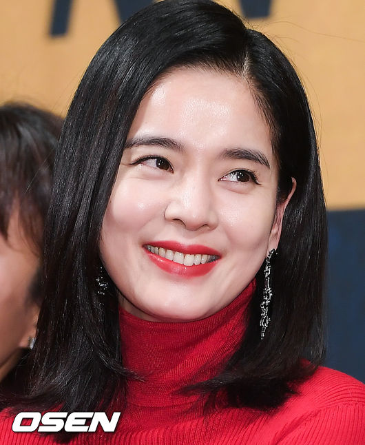 Actor Jung Hye-young is smiling at the TVN King of the Man production presentation held at Nonhyun-dong Imperial Palace Hotel in Gangnam-gu, Seoul on the afternoon of the 3rd.