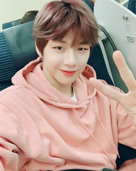 Kang Daniel has just opened an SNS to warm up Online.Kang Daniels official Instagram, which was opened on the last two days, exceeded 1 million Followers in less than a day.As of 9 am on March 3, the number of explosive followers increased, exceeding 1.08 million. It seems that much attention has been paid to the fact that it is a space where you can directly communicate with Kang Daniel.Kang Daniel was running a personal Instagram when he appeared on Mnet Produce 101 Season 2, but closed his account due to controversy over SNS.Kang Daniel will finish Wanna One activity after 31st of last year and will stand alone in earnest from this year.While solo debuts are becoming more powerful, advertising and broadcast love calls for him are also known to be considerable.The same agency, Yoon Ji-sung, also opened an official Instagram and started communicating with fans.Yoon Ji-sungs Instagram is also getting a good response, with the Followers exceeding 560,000.Meanwhile, Wanna One will finish the event for one year and six months with the final concert Therefore at Gocheok Sky Dome in Guro-gu, Seoul from 24th to 27th.Photo: Kang Daniel Instagram