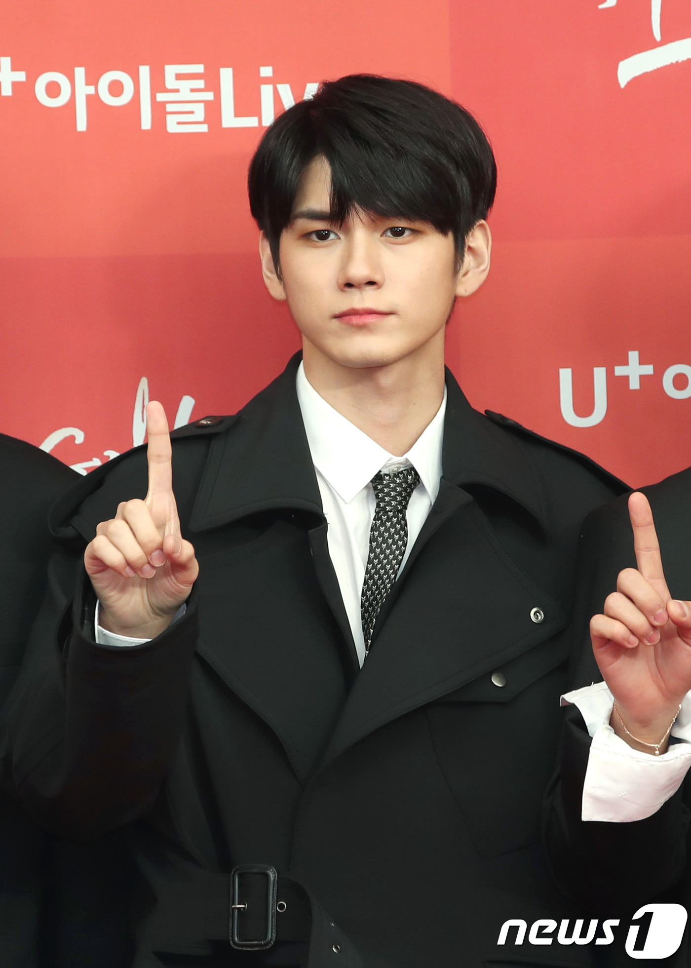 Seoul=) = Wanna One Ong Seong-wu poses at the 33rd Golden Disk Awards red carpet event held at Gocheok Sky Dome in Guro-gu, Seoul on the afternoon of the 5th.2019.1.5