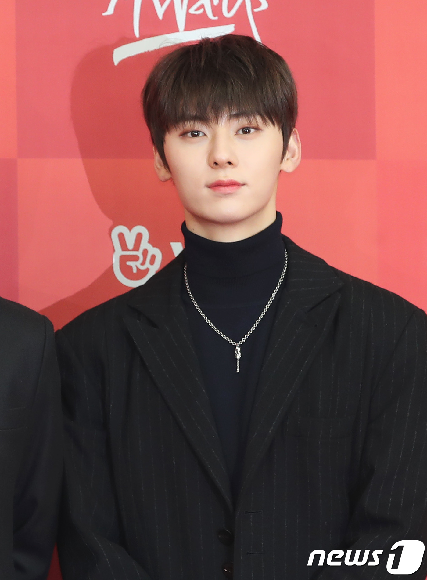 Seoul=) = Wanna One Hwang Min-hyun poses at the 33rd Golden Disk Awards red carpet event held at Gocheok Sky Dome in Guro-gu, Seoul on the afternoon of the 5th.2019.1.5