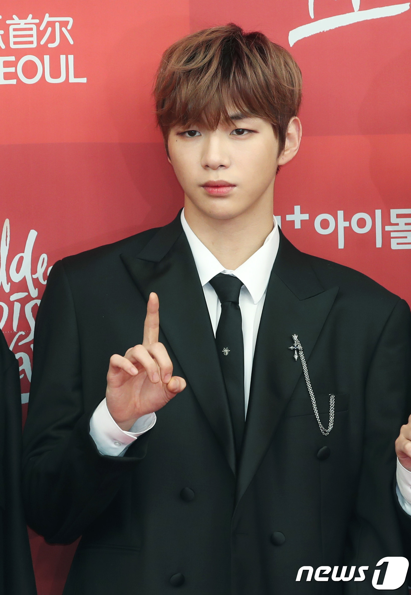 Seoul:) = Wanna One Kang Daniel poses at the 33rd Golden Disk Awards red carpet event held at Gocheok Sky Dome in Guro-gu, Seoul on the afternoon of the 5th. 2019.1.5