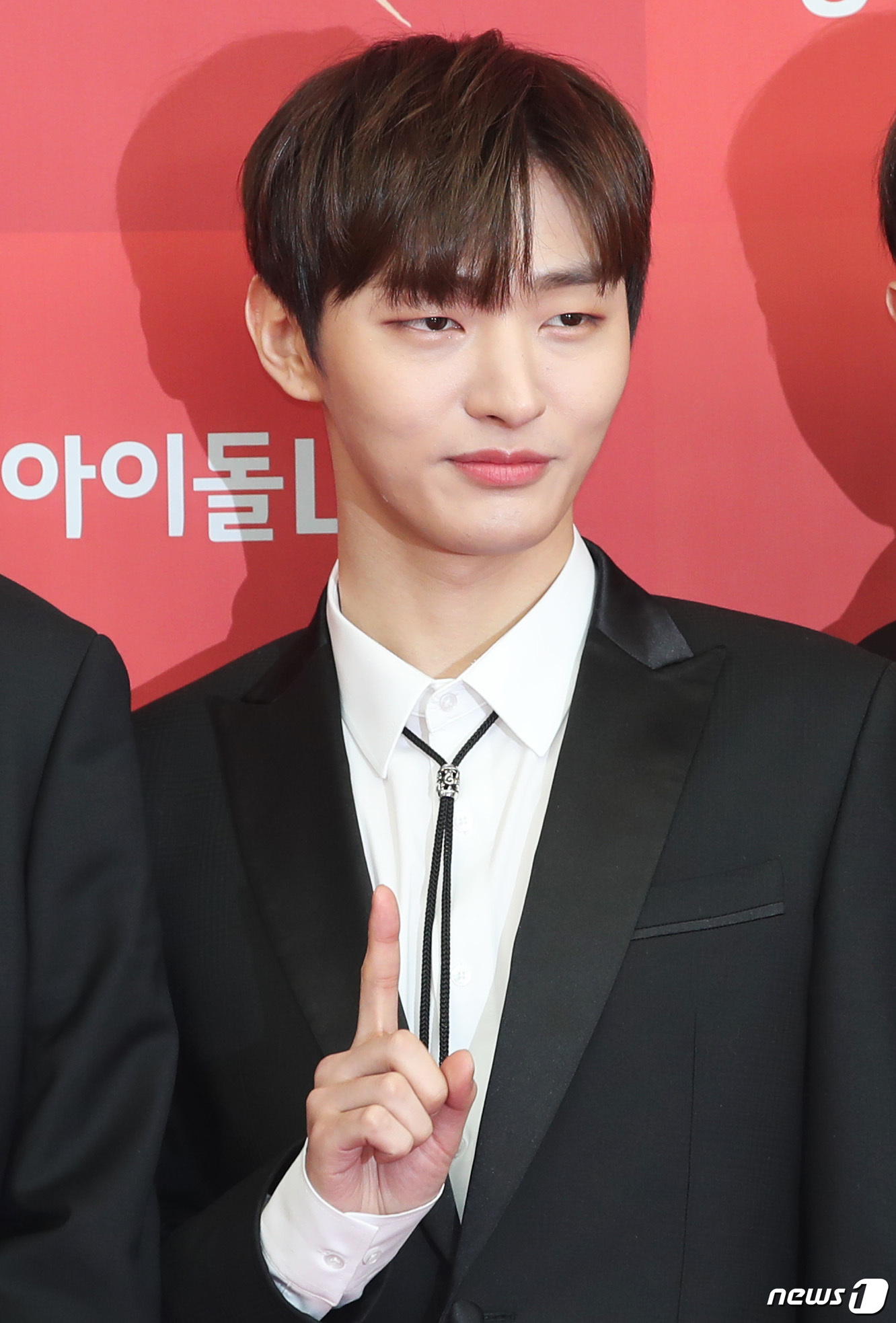 Seoul:): Wanna One Yoon Ji-sung poses at the 33rd Golden Disk Awards red carpet event held at Gocheok Sky Dome in Guro-gu, Seoul on the afternoon of the 5th. 2019.1.5