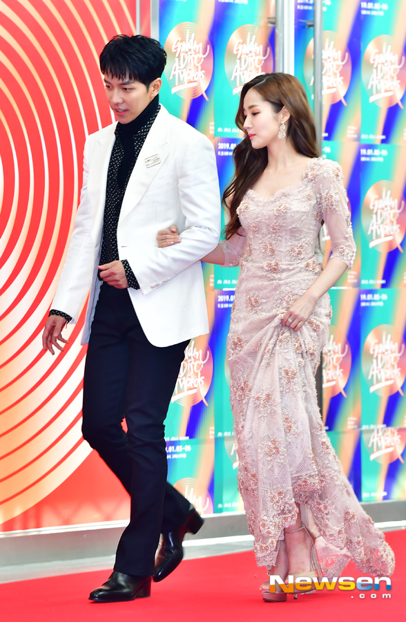 The 33rd Golden Disc Awards (digital soundtrack category awards) red carpet and photo wall were held at Gocheok Sky Dome in Guro-gu, Seoul on the afternoon of January 5.Lee Seung-gi Park Min-young attended the day.